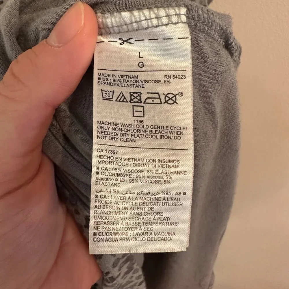 Old Navy Luxe Short Sleeve T-Shirt in Gray Leopard Print Cheetah Print, Large - Picture 5 of 5